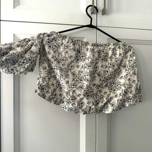 2/$40✨ BNWT Adorable floral off the shoulder top